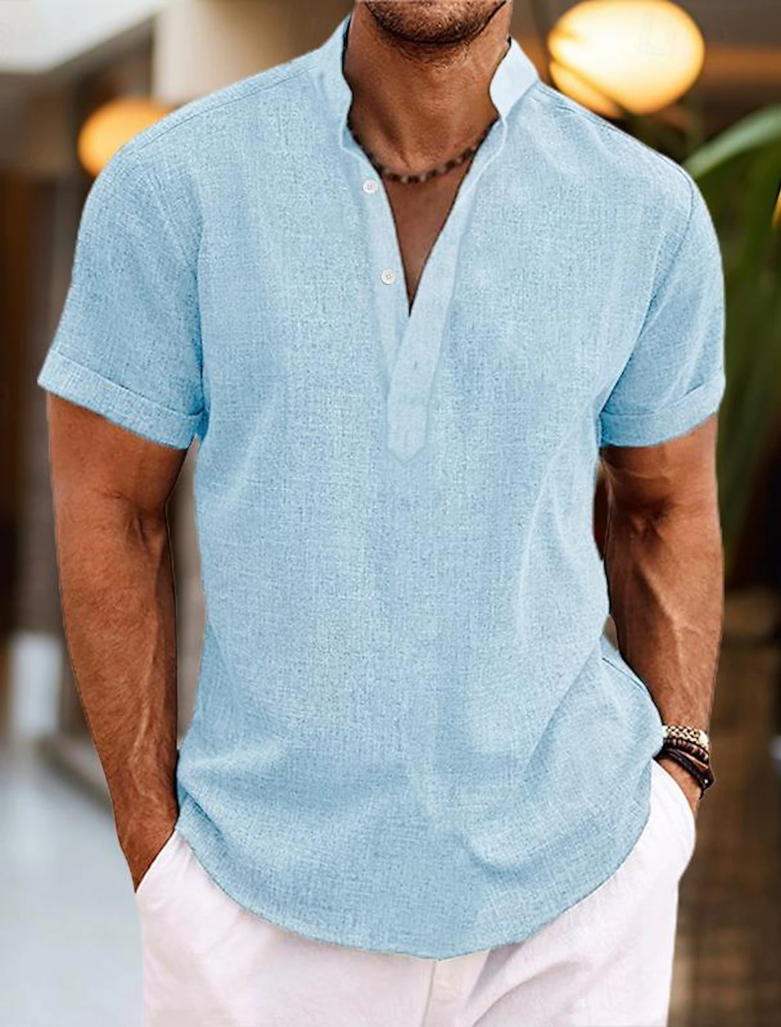 Light blue linen Henley shirt with short sleeves – ideal summer beach shirt for men