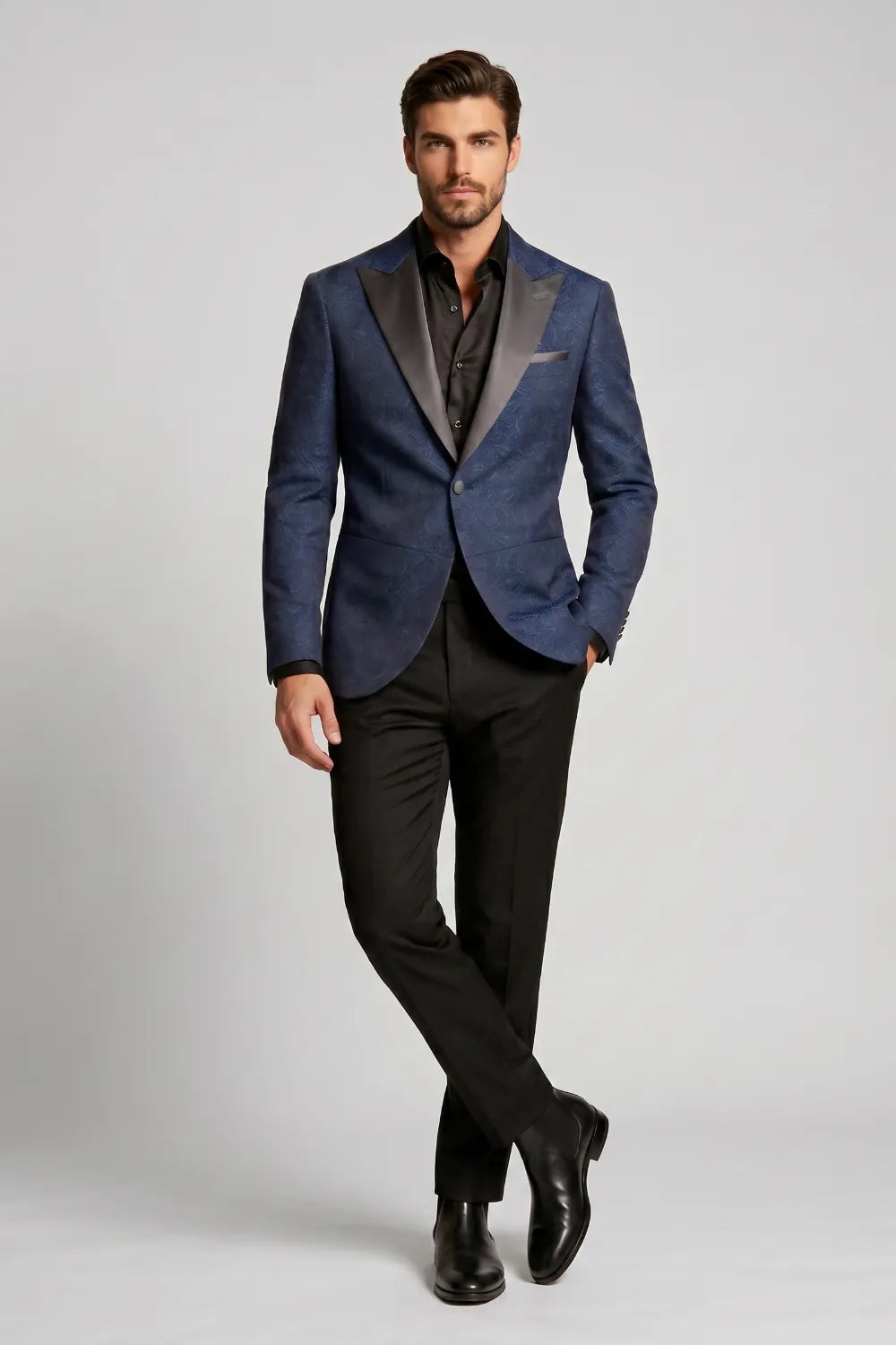 Men's Navy Blue And Black Peak Lapel Tuxedo Suit