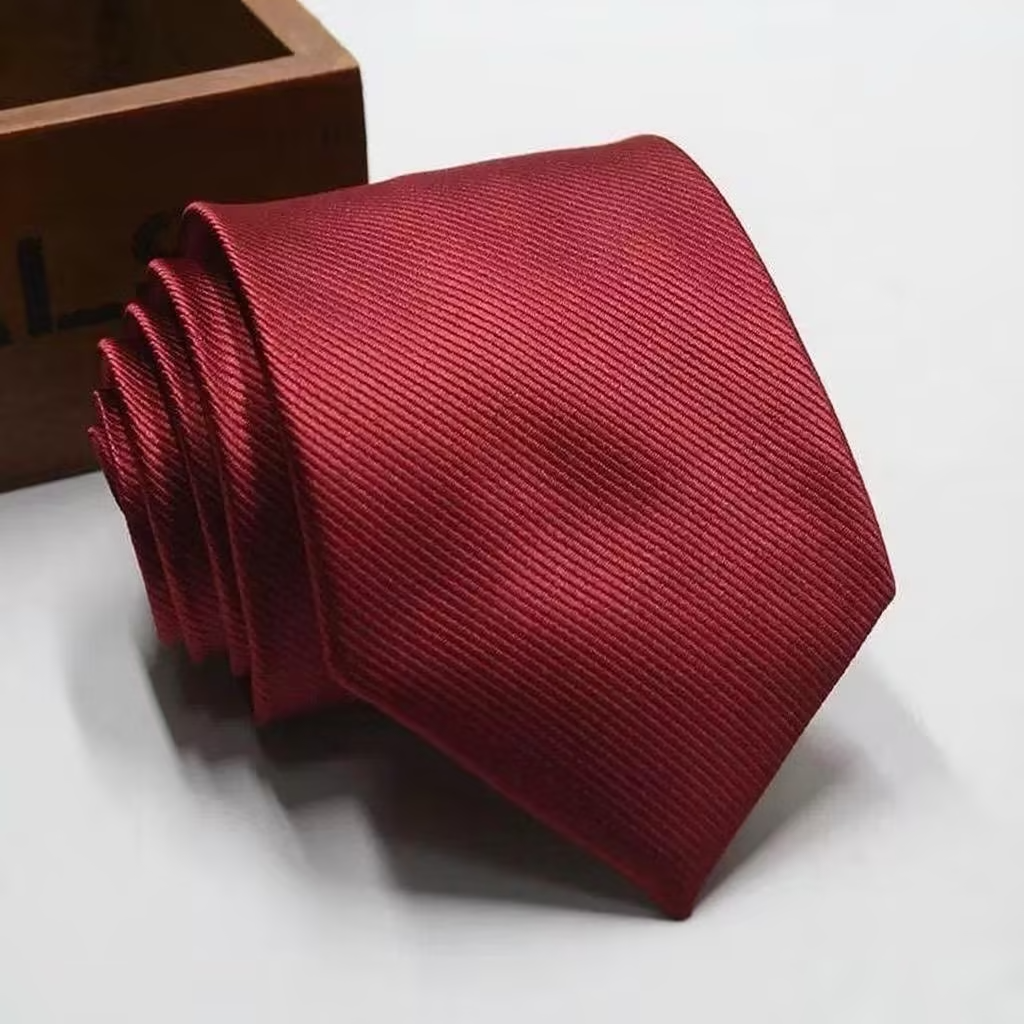 Claret silk tie for men refined style for business occasions