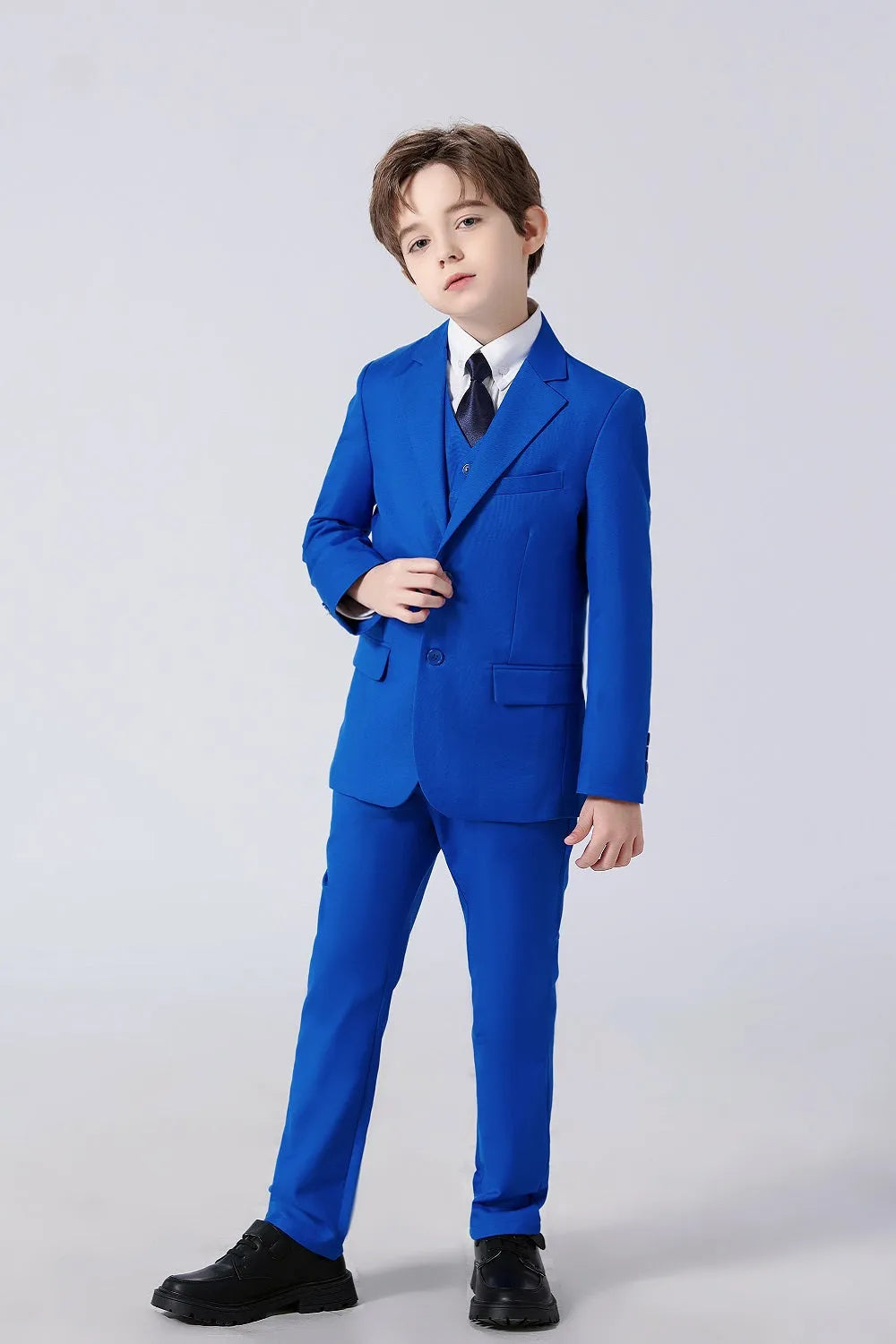 Royal blue 5-piece boys suit with blazer, vest, tie, and trousers – classic formal outfit for weddings or parties