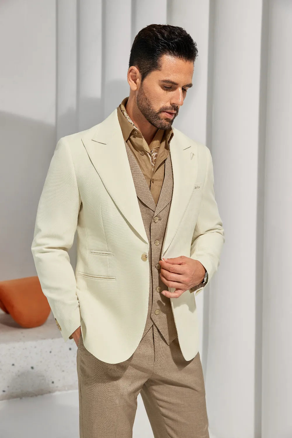 Men's White Peak Lapel One Button Blazer