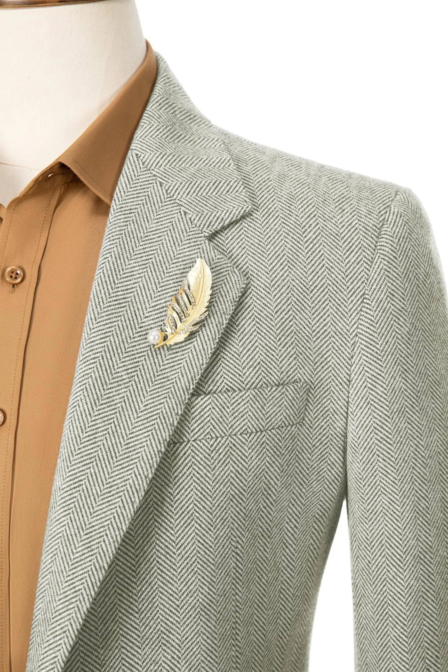 Close-up of the collar on men's green herringbone business blazer – emphasizing refined craftsmanship and design