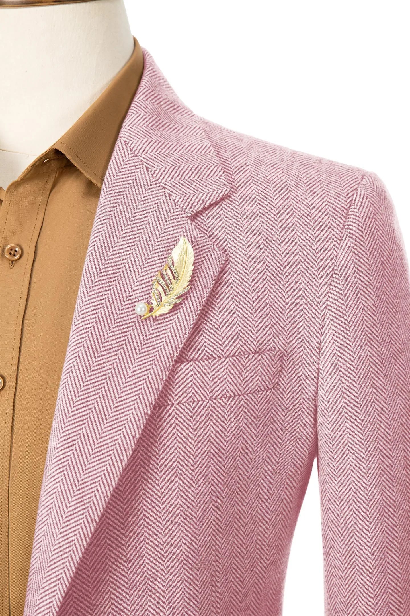 Close-up of the collar on men's pink herringbone business blazer – showcasing refined design and craftsmanship