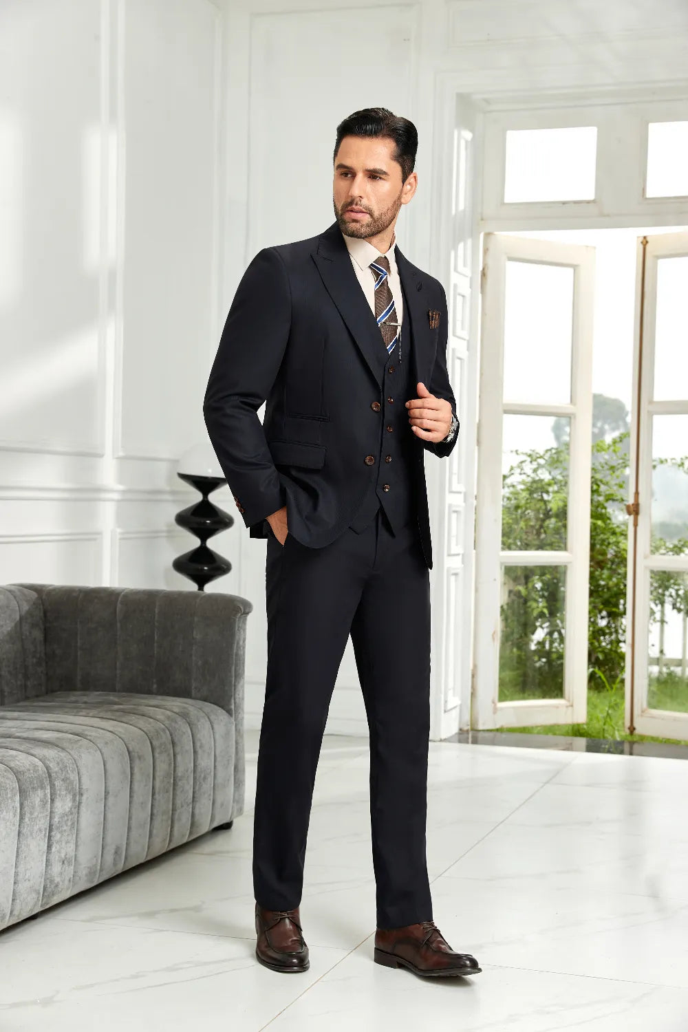 Men's Navy Peaked Lapel Men's 3 Piece Suit