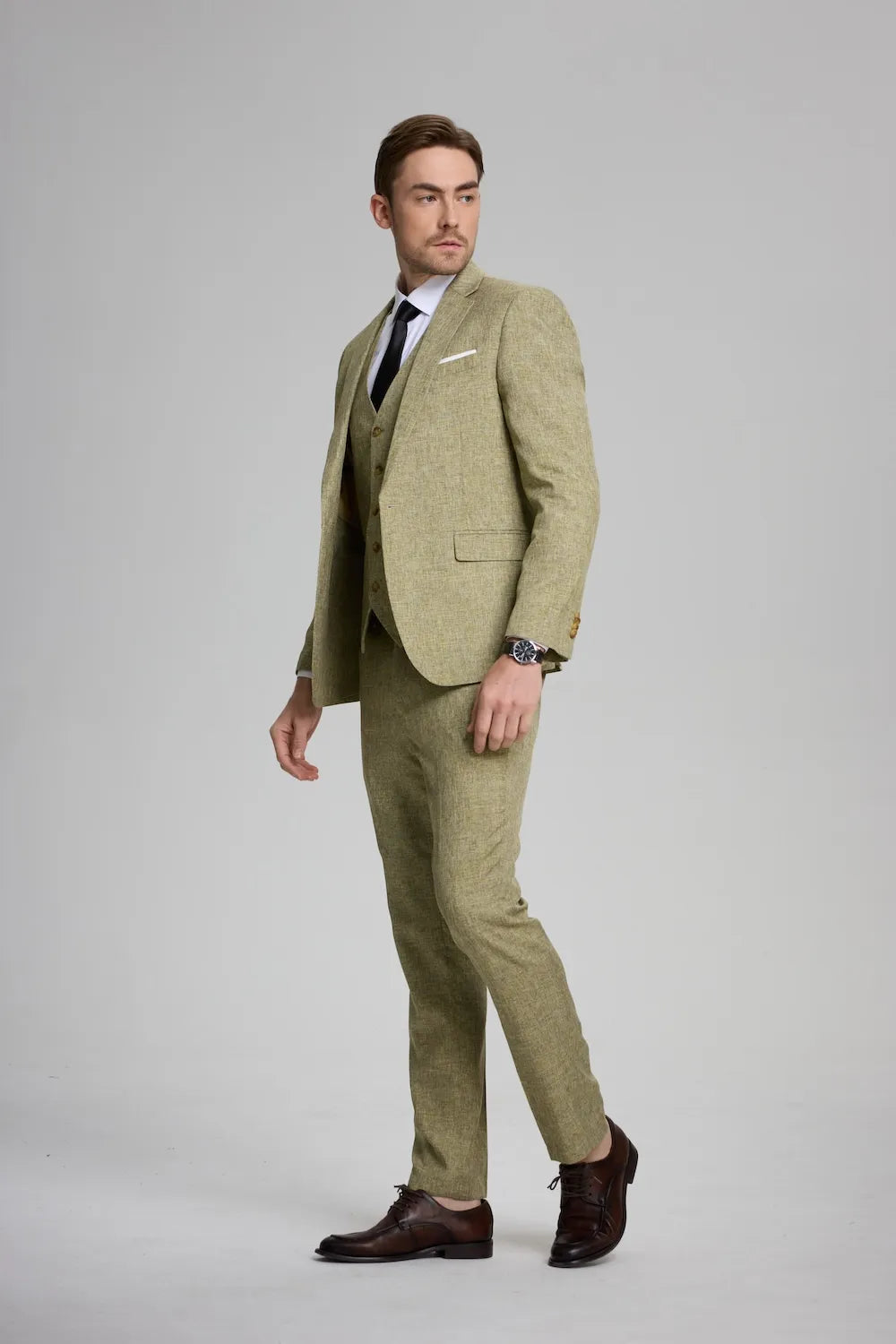 side view of men's green 3-piece suit with blazer and trousers – ideal for banquets or corporate meetings
