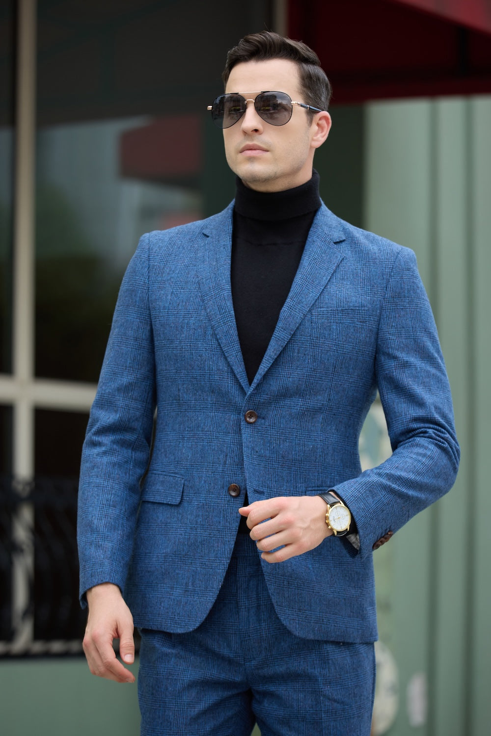 Close-up of blue herringbone blazer on man in casual wool suit