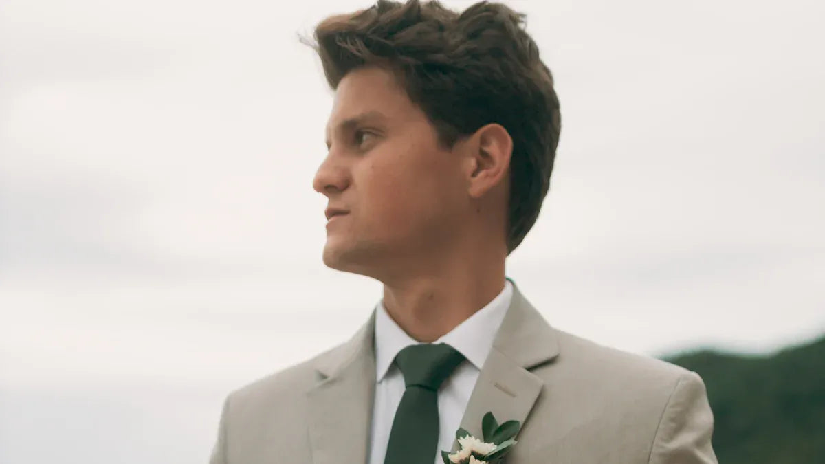 How to Style a Linen Suit for Men for Any Occasion