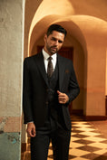 Cargar la imagen en la vista de la galería, Designer Style Fashion Most Popular 3 Pieces Men Suits
