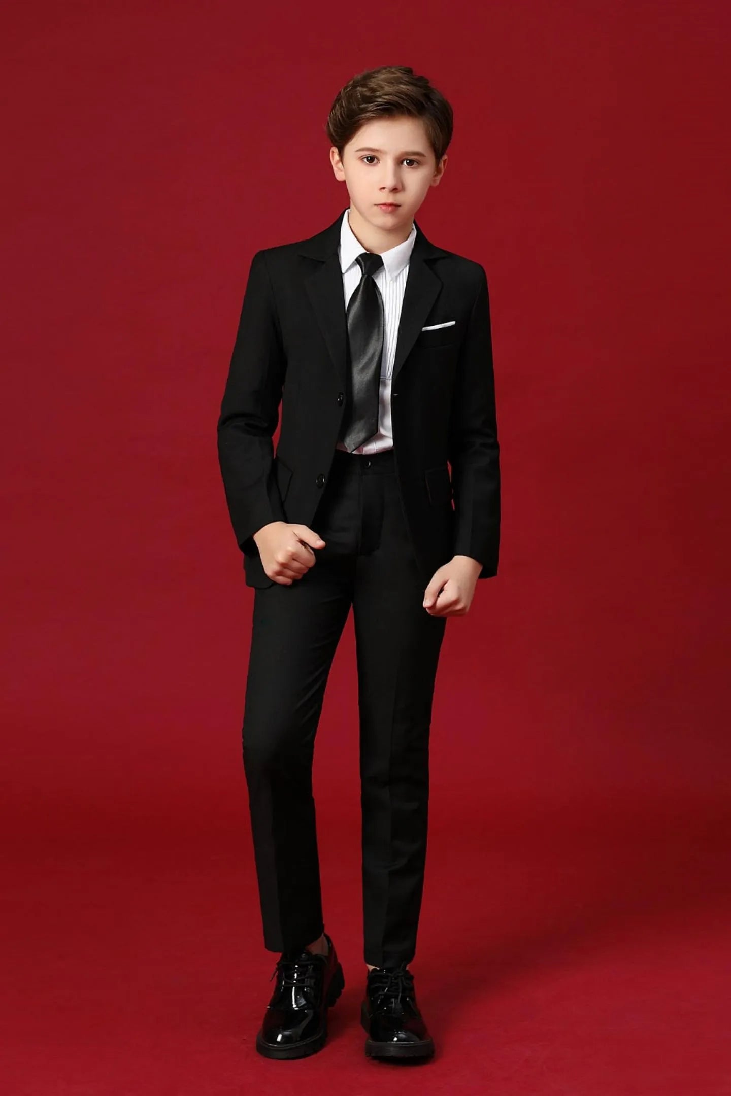 Wehilion holiday boys suit 5-piece in black with slim fit design and elegant accessories