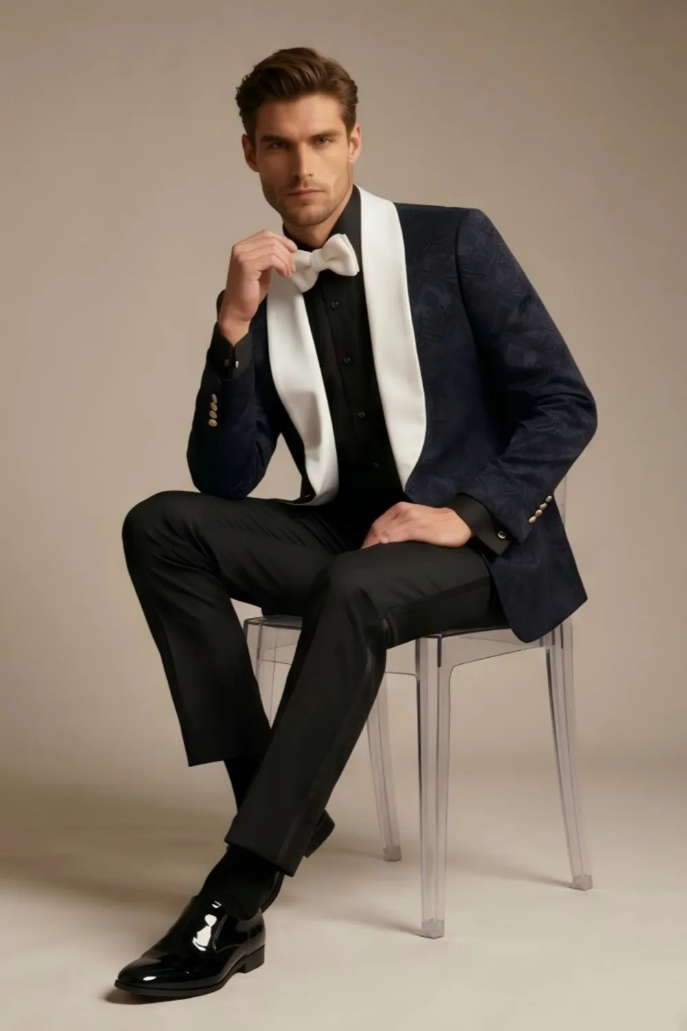 Men's Black Jacquard White Shawl Lapel 2-Piece Tuxedo Suit