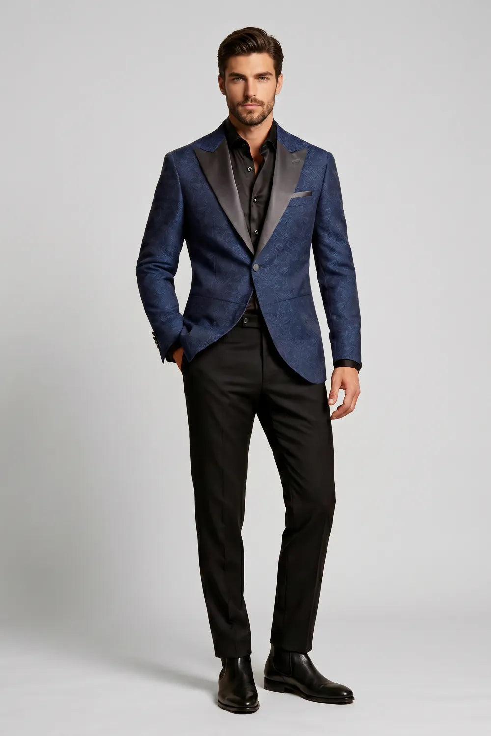 Men's Navy Blue And Black Peak Lapel Tuxedo Suit