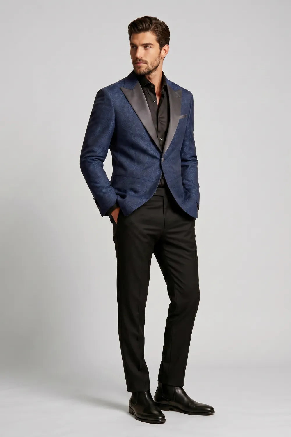 Men's Navy Blue And Black Peak Lapel Tuxedo Suit