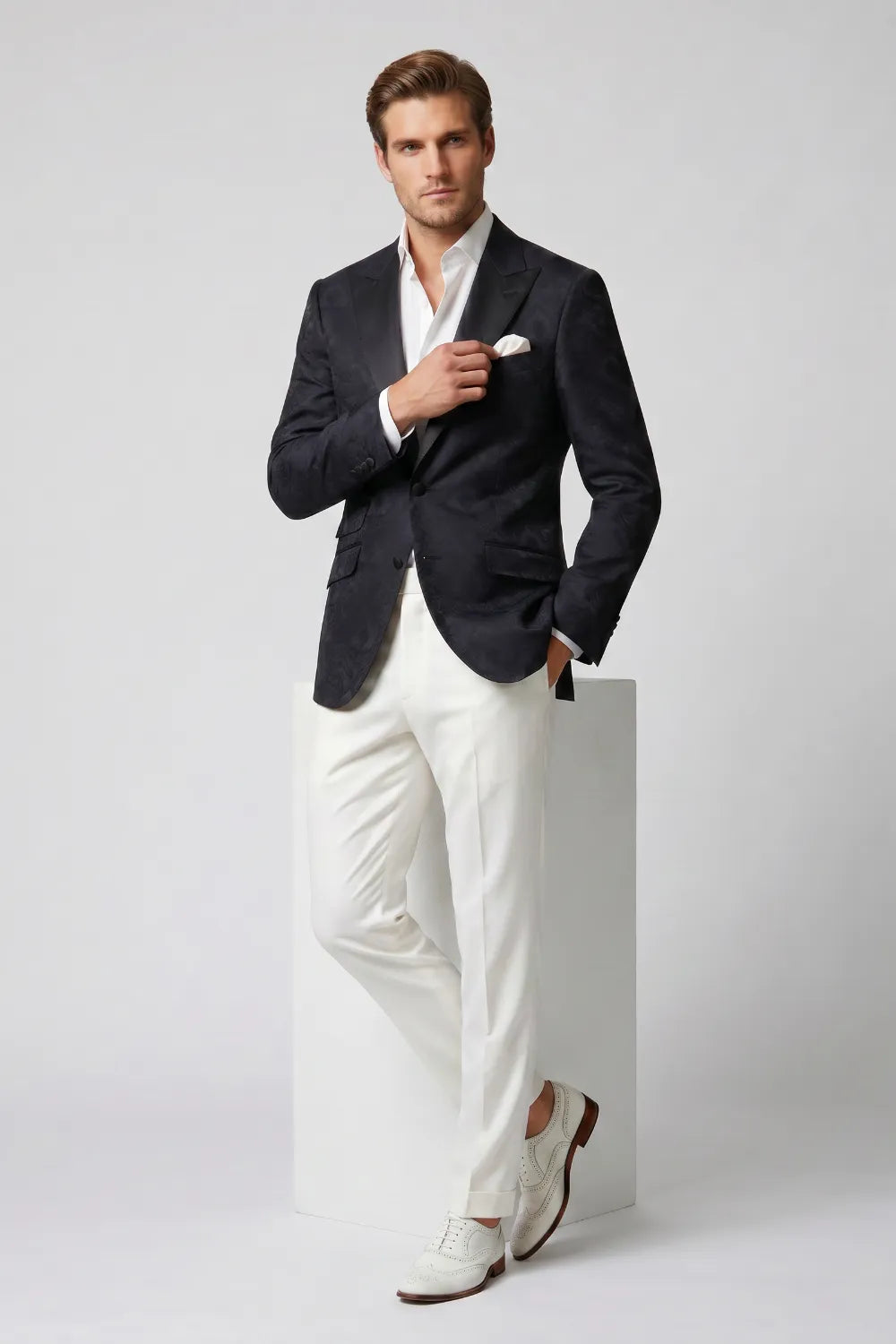 Men's Black Jacquard Peak Lapel 2-Piece Suit