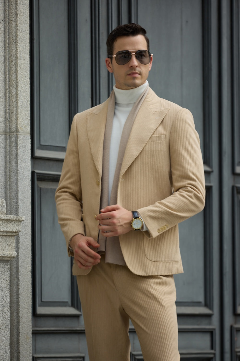 Close-up of beige corduroy blazer – structured lapel and soft winter texture for refined look